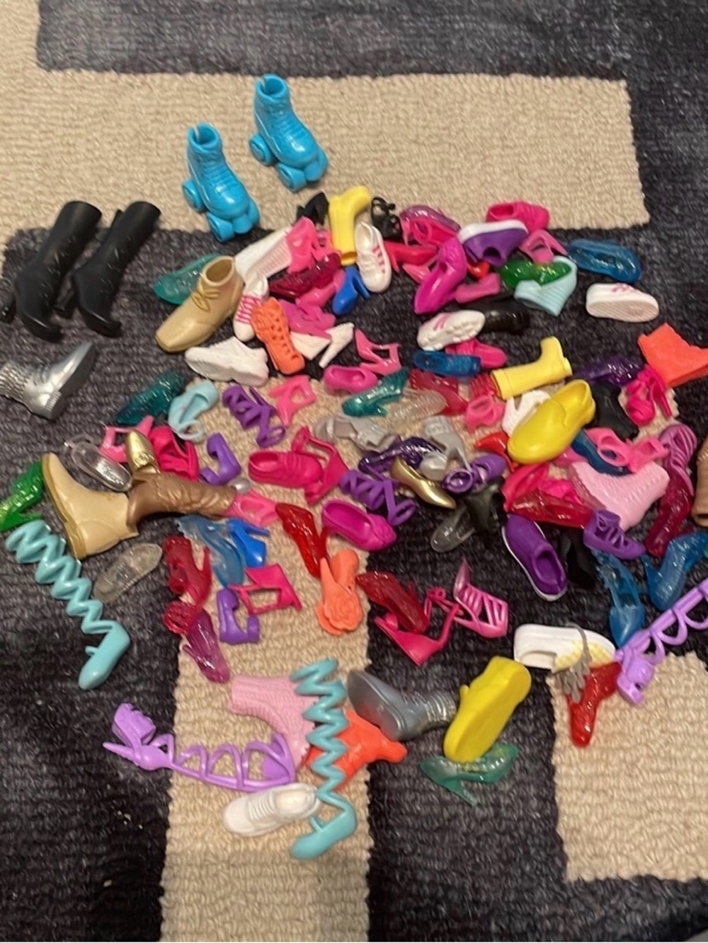 Barbie Accessories galore! - Picture 4 of 6